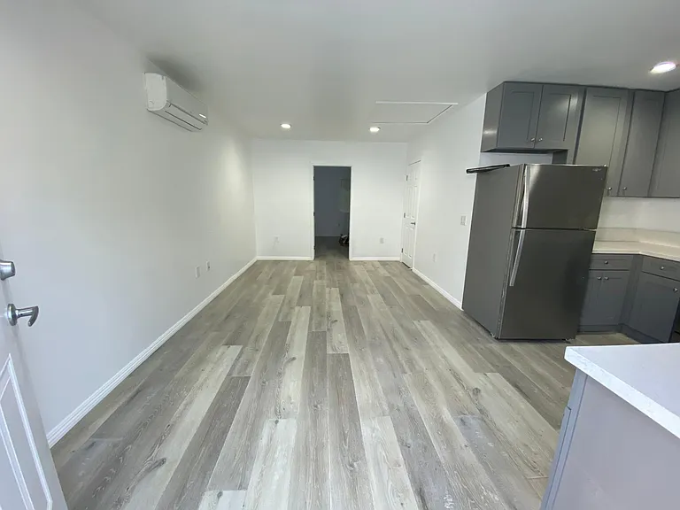 5038 Varna Ave — Photo 3