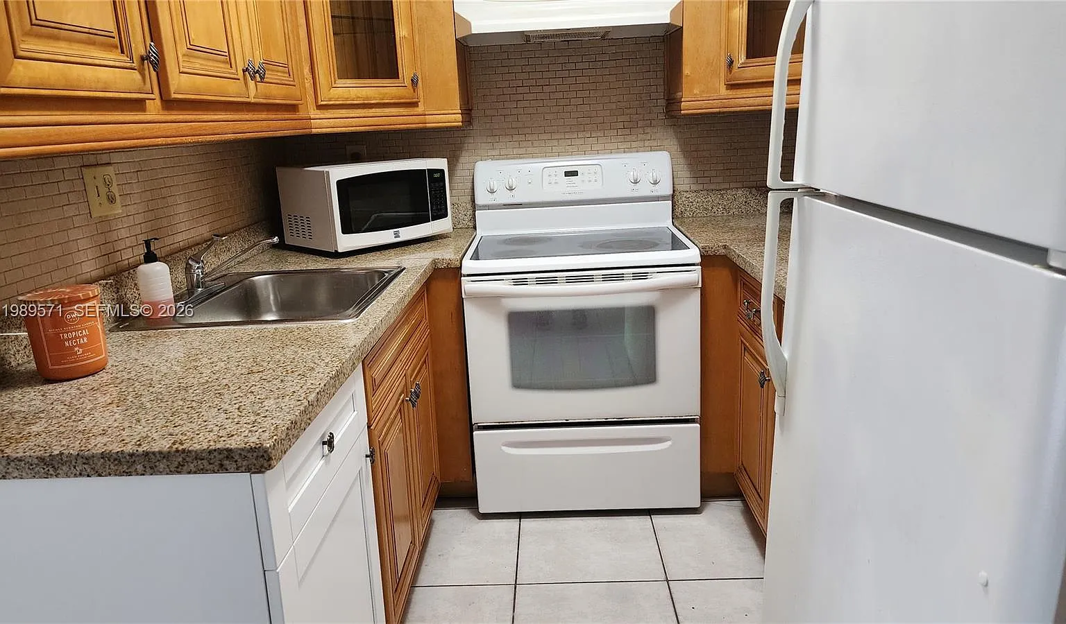 Castillian Club Condo — Photo 4