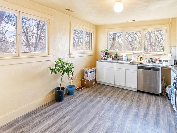 5th image of 1820 Saint Clair Ave