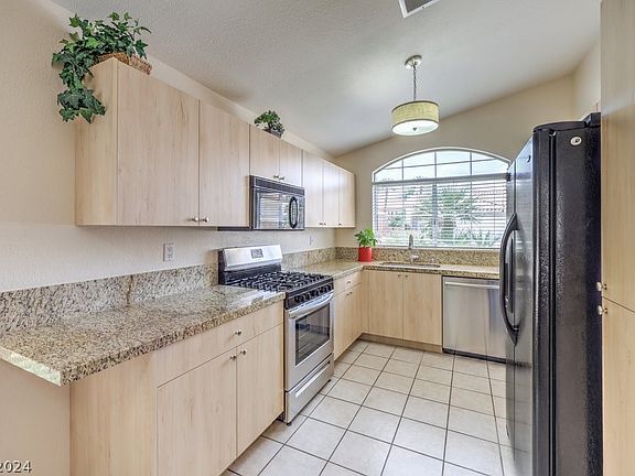 2nd image of 7924 Pottery Creek Dr