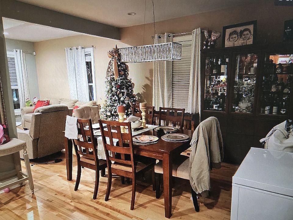 1st image of 163-165 Elm St #1