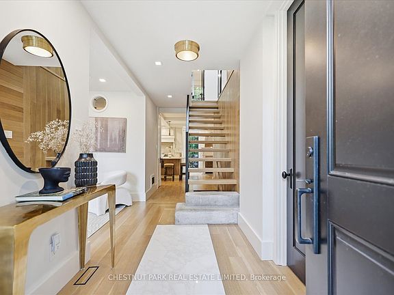 4th image of 310 Bessborough Dr