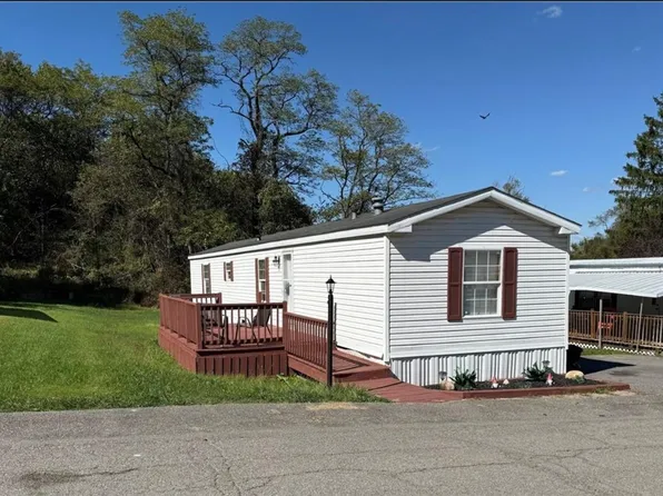 105 Country Club Dr, Oakdale, PA 15071