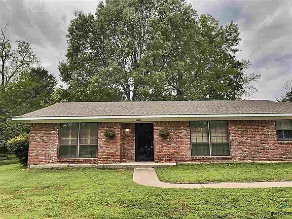3rd image of 1309 Greenbriar Dr