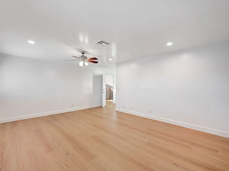 2916 W Oakey Blvd — Photo 15