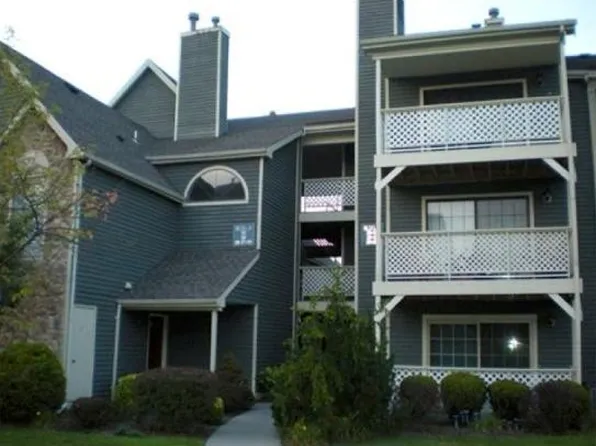 88 Crosspointe Dr, East Brunswick, NJ 08816
