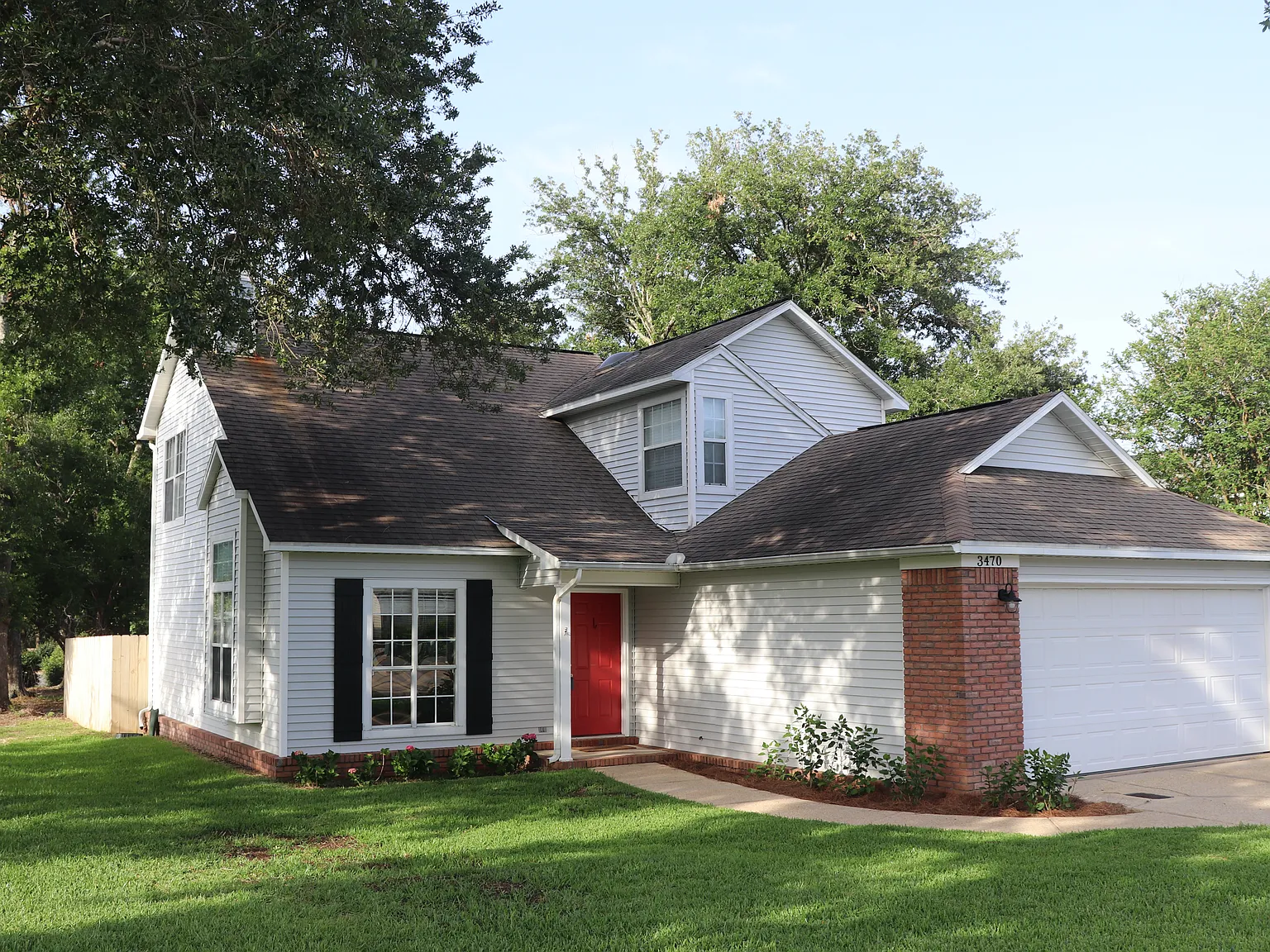 3 bed, 2.5 bath, 1752 sqft, $2,400 — Photo 1