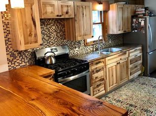 519 W Traverse Lake Rd, Maple City, MI 49664