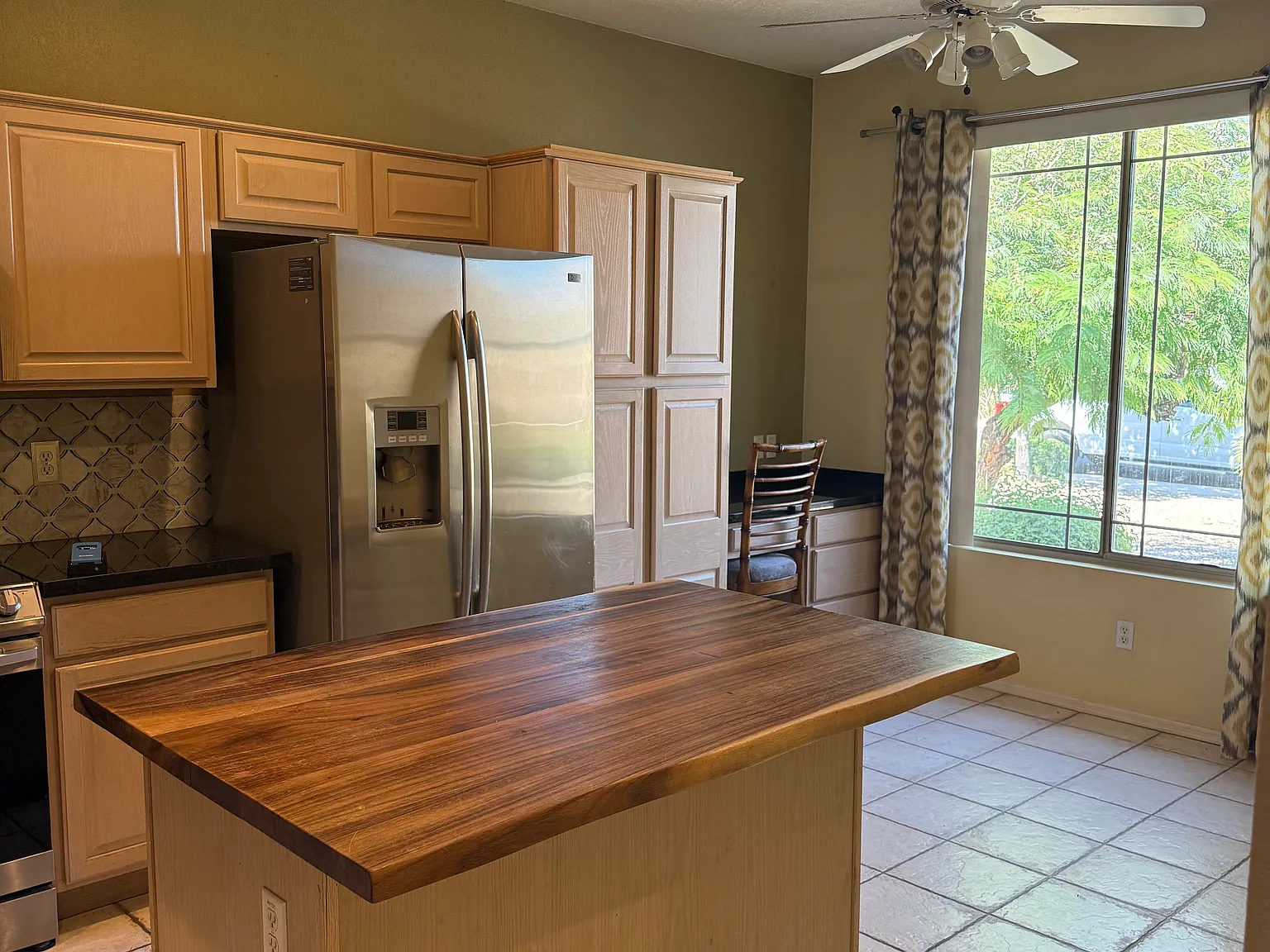 3 bed, 1436 sqft, $1,950 — Photo 2