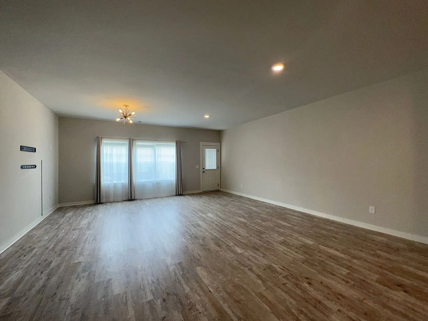 Spacious Condo with 2 Car Garage! — Photo 4