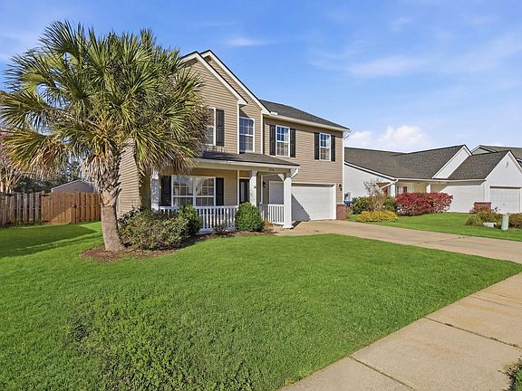 3rd image of 436 Dovetail Cir