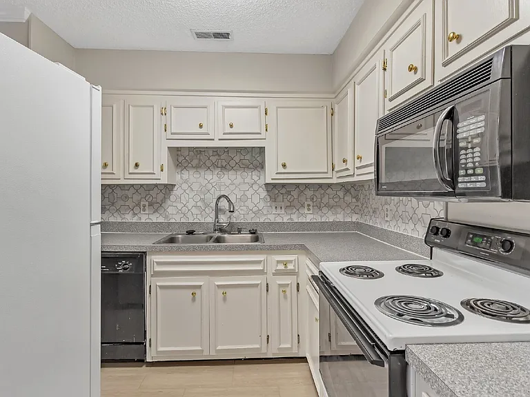 764 Fox Ridge Dr — Photo 6