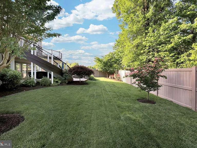 8227 Saint Francis Dr — Photo 37