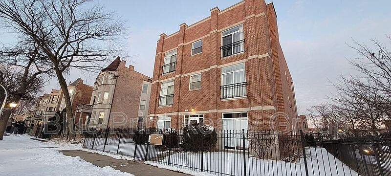 1st image of 6425 S Maryland Ave APT 2S