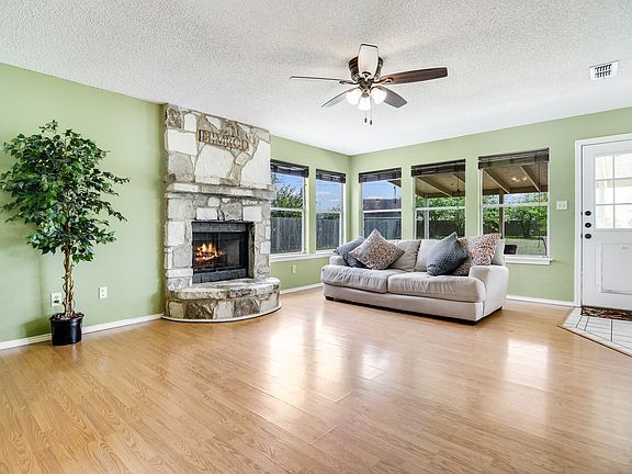 2nd image of 222 Cibolo Crossing Dr
