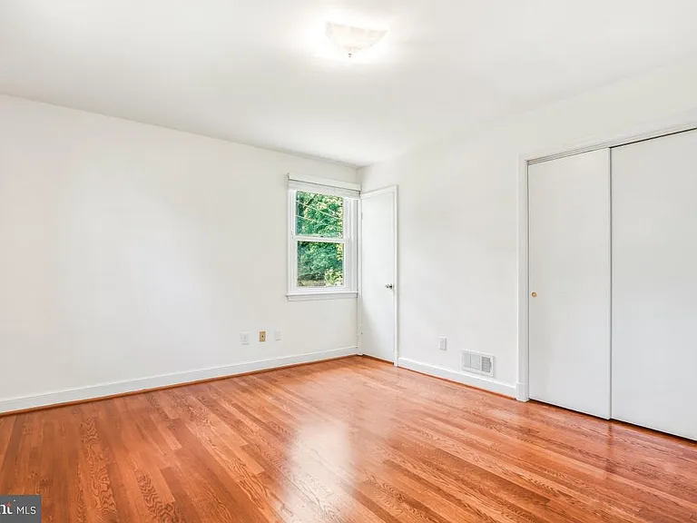 500 Derrydown Ln — Photo 11