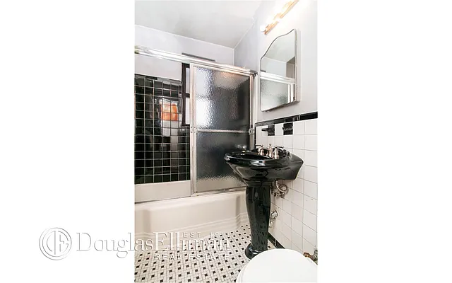 Rented by Douglas Elliman | media 19