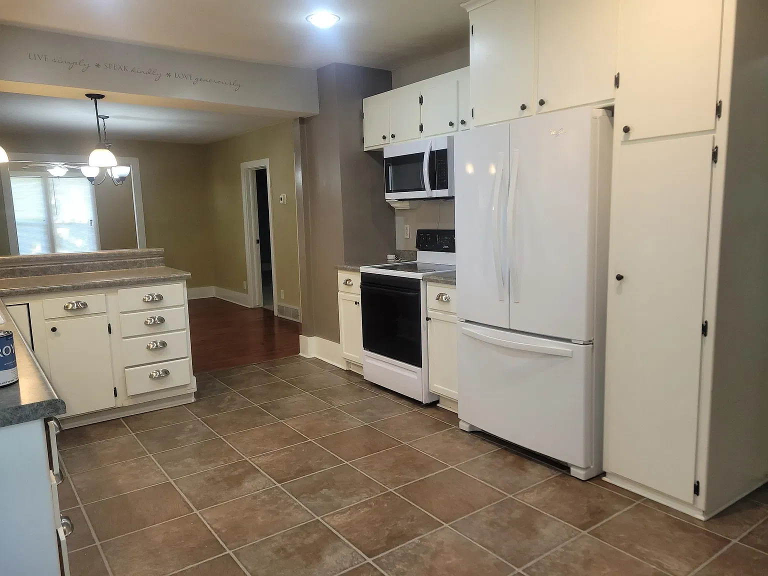 3 bed, 1.5 bath, 968 sqft, $1,100 — Photo 4