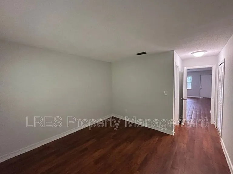1031 Columbia Ave #G — Photo 13