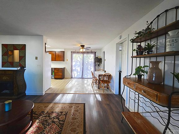 4th image of 203 1st Ave W
