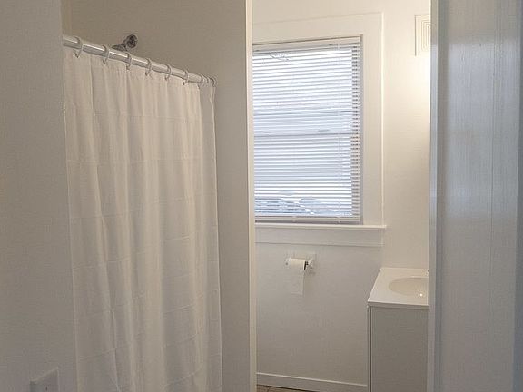 2nd image of 927 Butterworth St SW #1