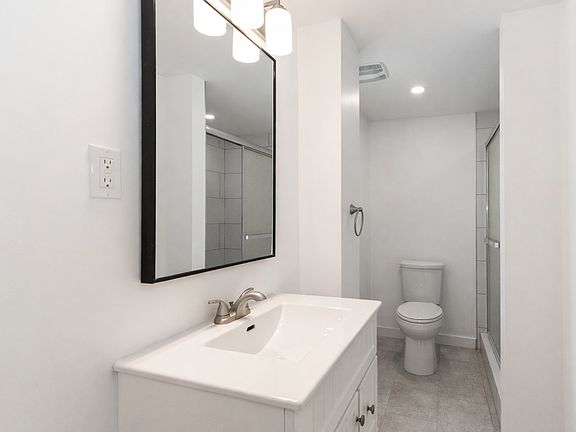 5th image of 581 Phillip St E #4