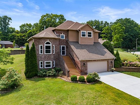 3rd image of 71 Elizabeth Ct