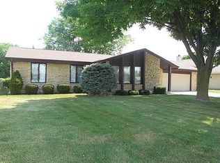 4646 S 92nd St, Greenfield, WI 53228