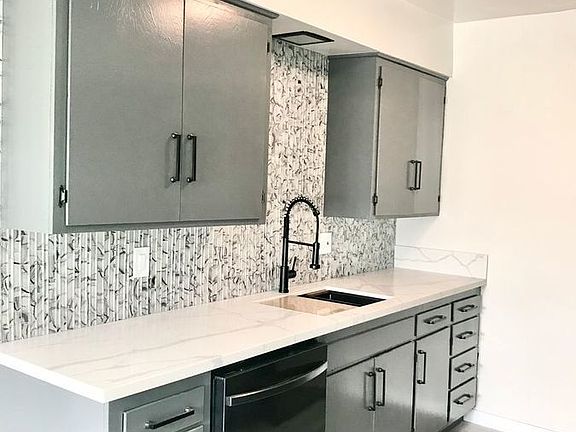 5th image of 817 Edgewood St APT 8