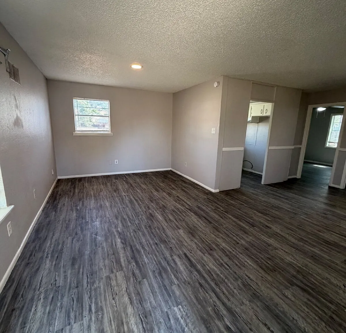 2 bed, 1.0 bath, 800 sqft, $800 — Photo 1