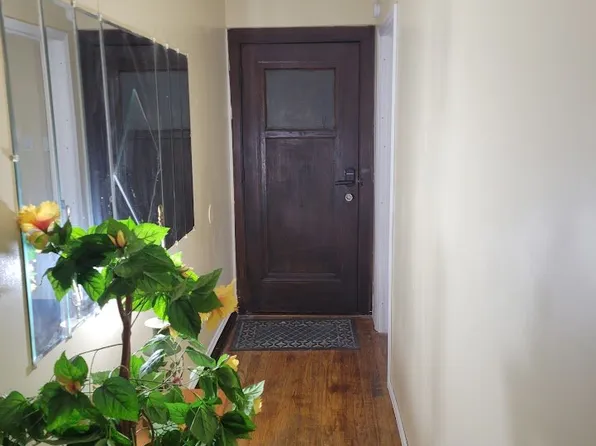 8805 S Muskegon Ave Floor 2, Chicago, IL 60617