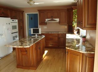 3621 Hollenshade Dr, Rochester Hills, MI 48306