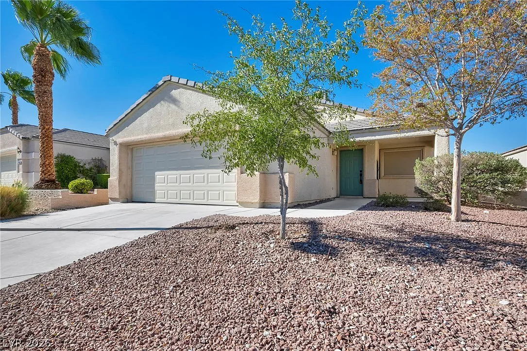 3 bed, 2.0 bath, 1667 sqft, $2,450 — Photo 3