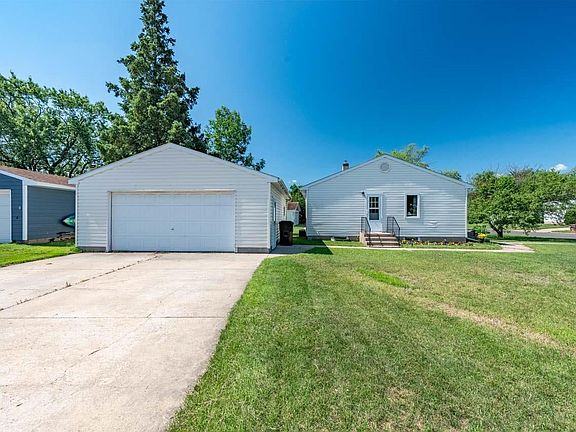 5th image of 2714 Diane Ln