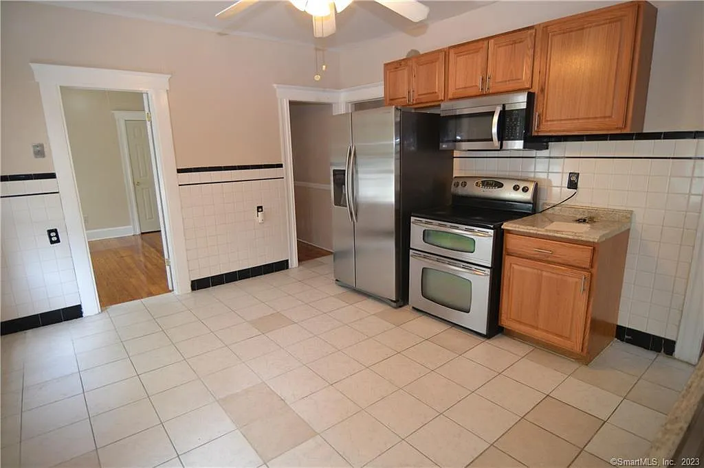 Building Photo - 166 Dewey St #1