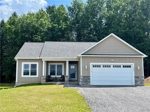 3430 Tall Tree Ln, Baldwinsville, NY 13027