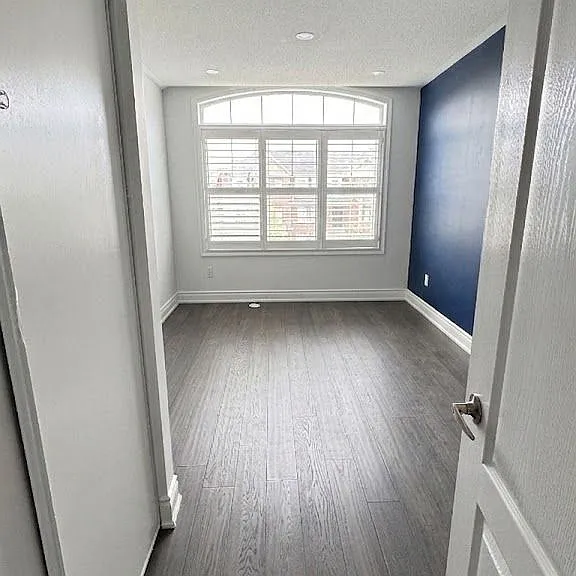 215 Remembrance Rd — Photo 16