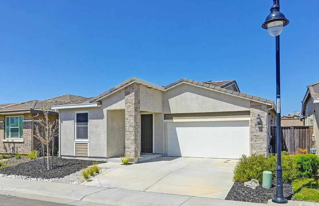 1407 Cheetah St photo 1
