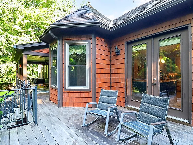 6031 Greystone Dr — Photo 37