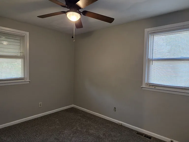 2206 Bothwell St — Photo 18