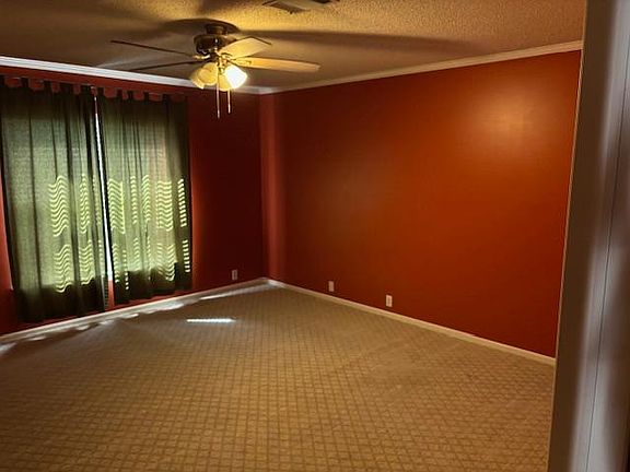 4th image of 860 E Carlton St