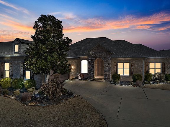 3rd image of 170 Chapel Creek Dr