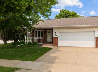 302 Parkside Ct, Kimberly, WI 54136