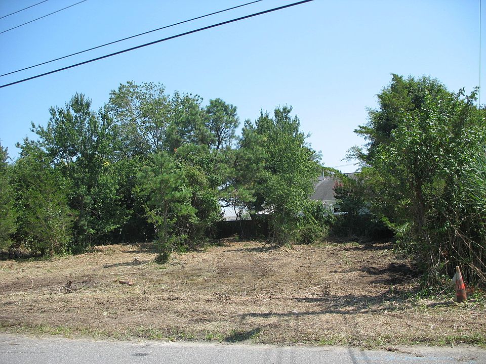 2nd image of 12 Colonial Dr