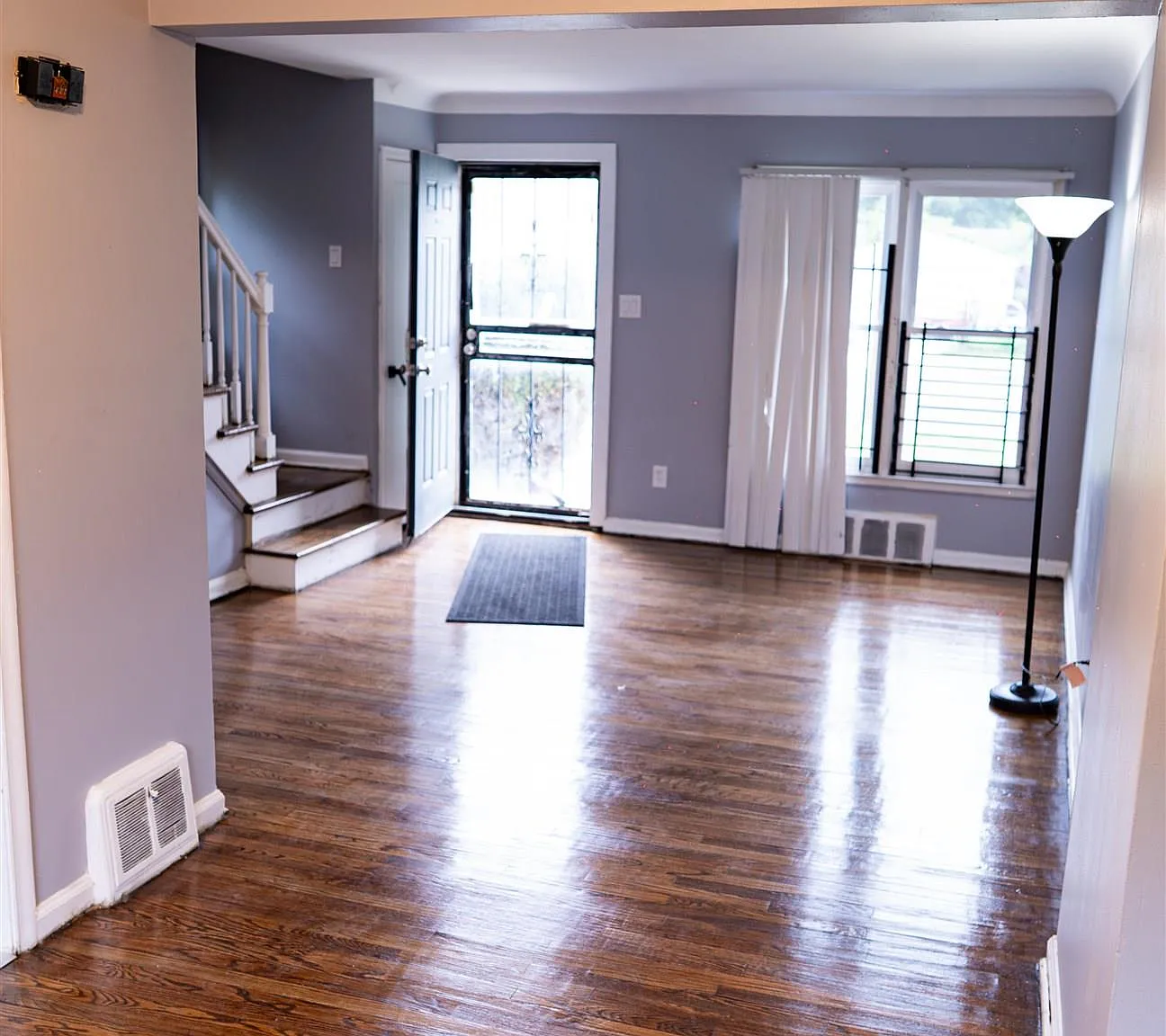 2 bed, 1.0 bath, 1425 sqft, $1,200 — Photo 4