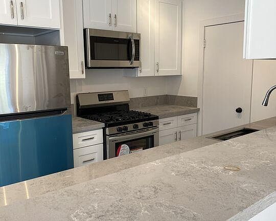 2nd image of 2911 Colorado Ave APT B