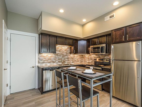 2nd image of 317 2nd St SW #6192996