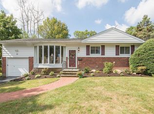 61 Cornehlsen Dr, Huntington Station, NY 11746