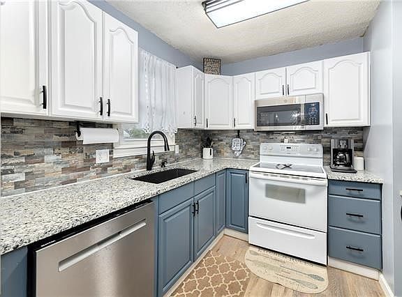 5th image of 824 N Sioux Ave