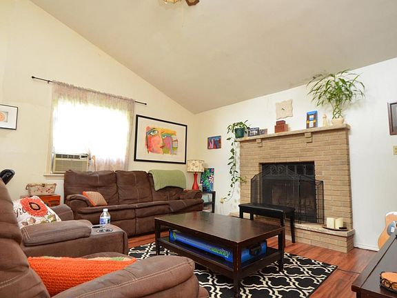 4th image of 1772 Rolling Hills Dr